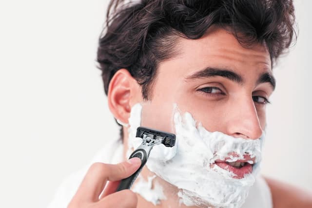 Detalle de Rasoi usa e getta uomo BIC 4 Flex con barra protettiva in gomma e banda emolliente (confezione da 8)