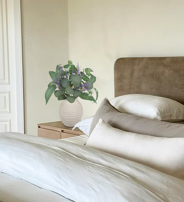 Detalle de Arborus Künstlicher Eukalyptus im Topf (37 cm) mit Lavendel in Vintage-Keramikvase