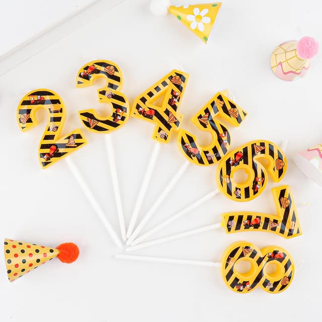 Detalle de Hongplus 3D Construction Birthday Candle No. 3 cake topper (yellow and white stripes)