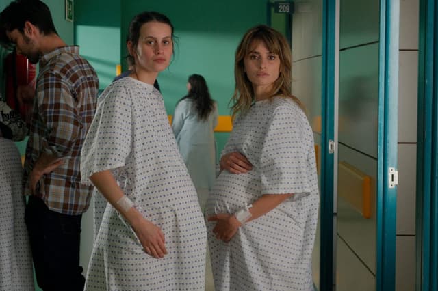 Detalle de Studiocanal Parallele Mütter (Blu-ray) – beachten: kein spanischer Ton oder Untertitel