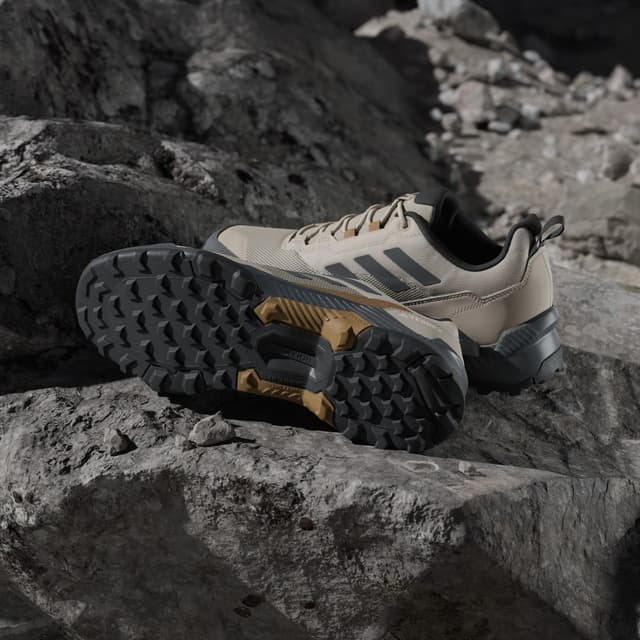 Detalle de adidas Eastrail 2.0 Hiking en color beige