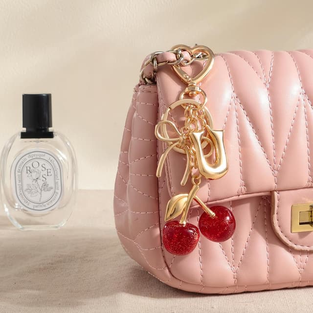 Detalle 2 de Snylcce Pink Cherry Bow A-Z Initial Keychain with Crystal Accent