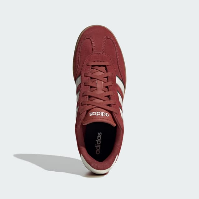 Detalle 2 de adidas Zapatilla Barreda en color rojo: un calzado casual para el día a día