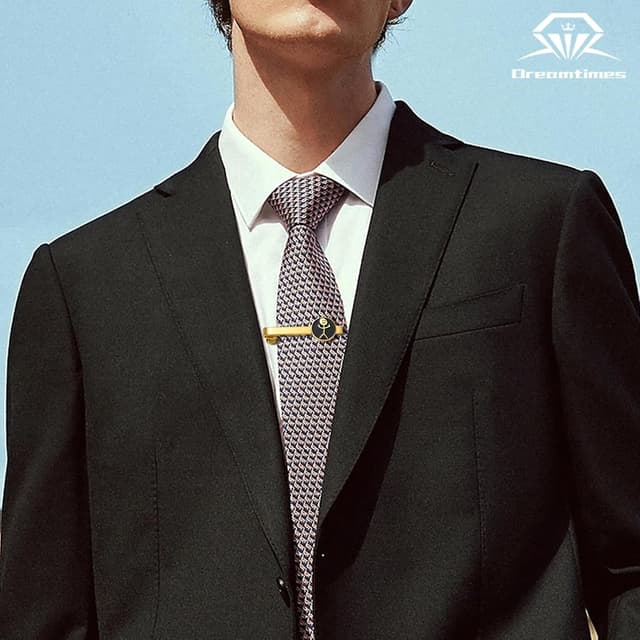 Detalle de Dreamtimes Rock Skull Hand Krawattenklammer aus Edelstahl – „Rock on“-Handzeichen für Halloween & Statement-Looks