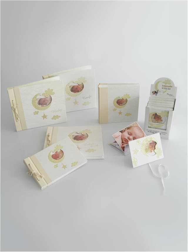 Detalle de walther design Babyalbum creme UK-114 mit Cover-Ausstanzung und Prägung