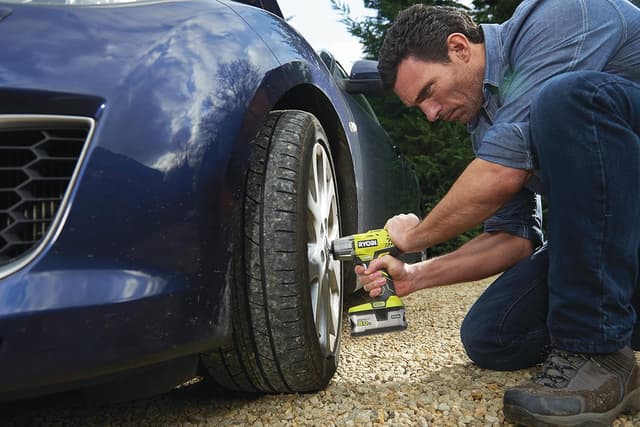 Detalle 2 de Confezione 2 batterie RYOBI 18V OnePlus 5,0 Ah LithiumPlus + caricabatterie ultra veloce RC18150-250-250