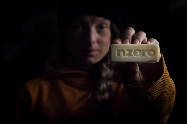 Detalle 2 de NZEROWAX WAX4-100% Ecologica: sciolina organica Warm Yellow, pack 200 g