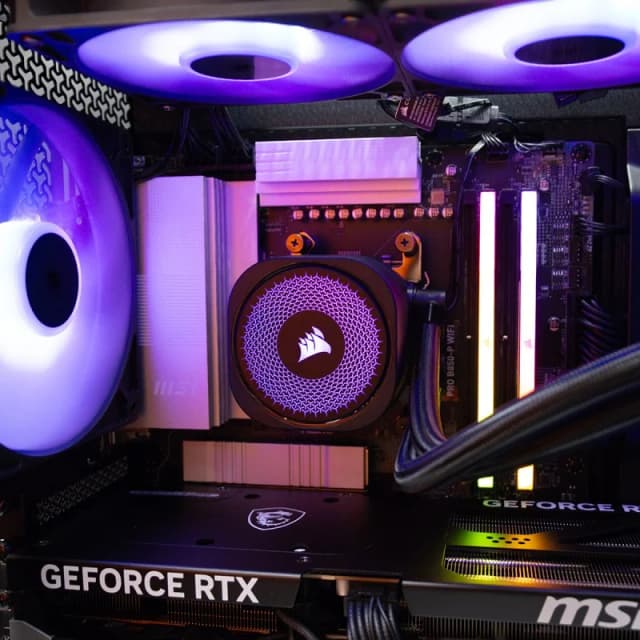 Detalle 1 de PcCom iCUE Ryzen 7 9800X3D 32GB RTX 5080