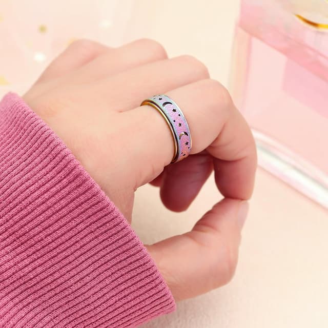 Detalle de LuckyAmor Anxiety Spinner Ring for Women (Moon & Stars) – Rotating Stainless Steel Band Jewelry