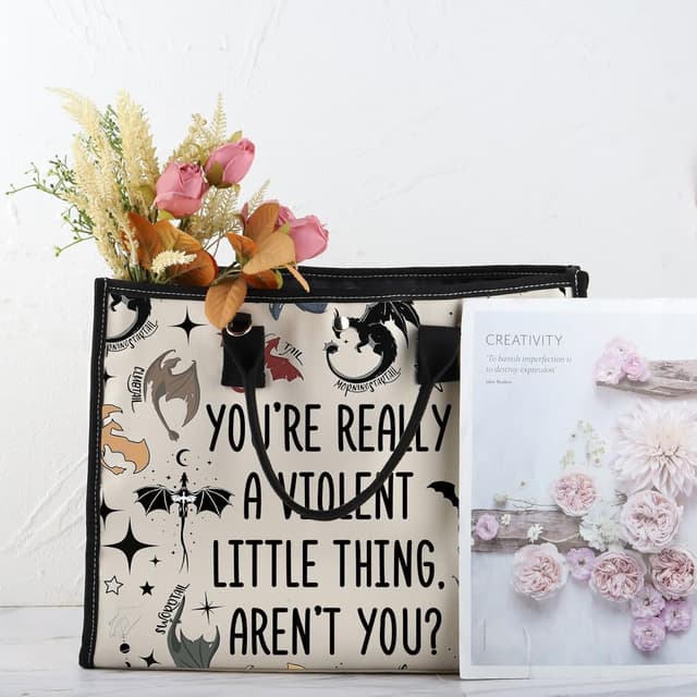 Detalle de PLITI Fourth Wing tote bag – Dragon Rider quote design for fans (soft canvas, waterproof coating)