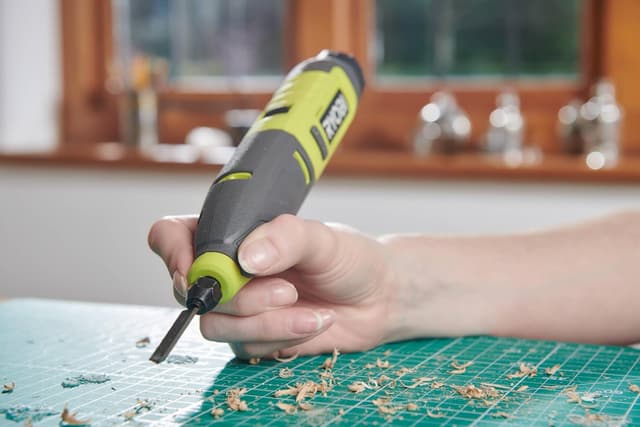 Thumbnail 5 de RYOBI RPC4-120G mini multiutensile per legno 4V