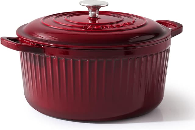 Detalle de SENSARTE Enameled Cast Iron Dutch Oven (5.5 Quart) Red with Lid, Dual Handles, Trivet & Cotton Potholders