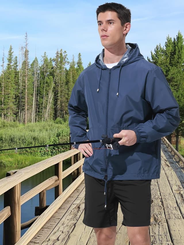 Detalle de UIQUR Men’s Packable Rain Jacket Raincoat Windbreaker with Adjustable Hood