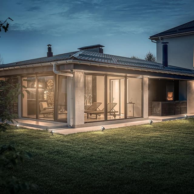 Detalle 2 de Briloner set di 3 faretti LED da esterno con spina (IP54) luce bianco caldo 3000K, con picchetti e trasformatore