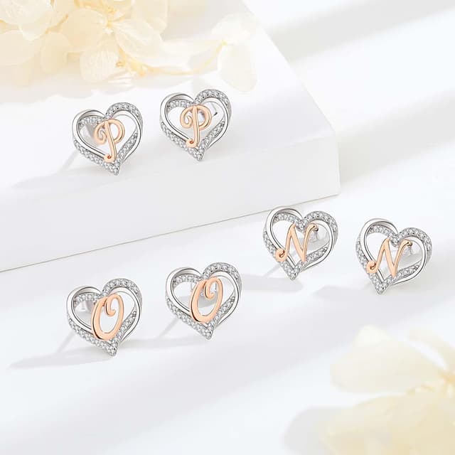 Detalle de INFUSEU Buchstaben-Ohrstecker aus 925 Sterling Silber mit Herz-Design (Initial A–Z)