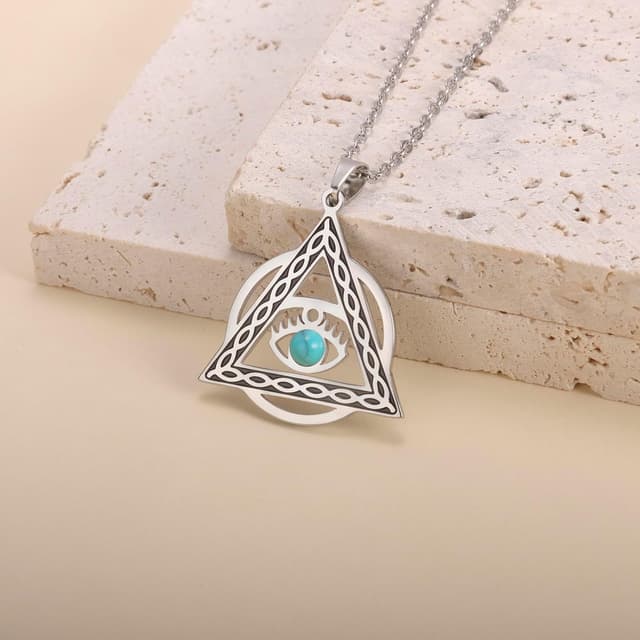 Detalle de VASSAGO Evil Eye Halskette mit dreieckigem Anhänger aus Edelstahl – Schutzsymbol für Damen & Herren