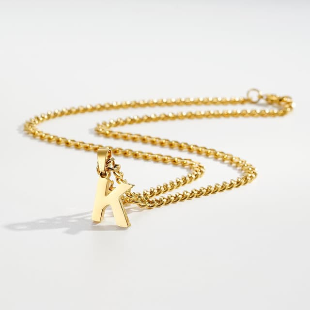 Detalle de Esmoly collana uomo a strati in acciaio 316L con catena cubana e spiga, lettere A–Z (argento/oro/nero)