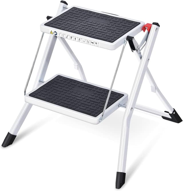 Detalle de KINGRACK Folding Step Ladder (2-Step) foldable stepladder stool with handle, non-slip mat, up to 330lb, white