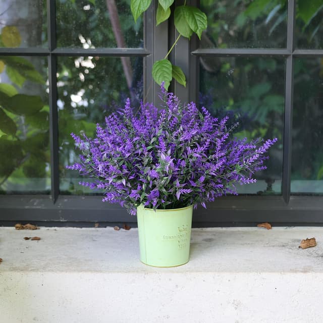 Detalle 2 de Sredumn 20 Bundles Artificial Lavender Flowers (UV Resistant Plastic) for Outdoor Pots, Baskets & Trellis