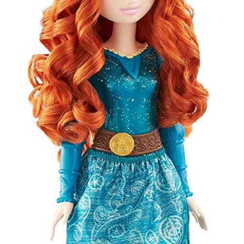 Detalle de Mattel Disney Princess Mérida (Brave) – Muñeca de moda articulada con accesorios y pelo largo