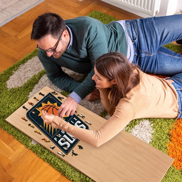 Detalle de Puzzle di legno Iconic Puzzles Phoenix Suns (Logo NBA) da 500 pezzi, taglia L, 100% sostenibile