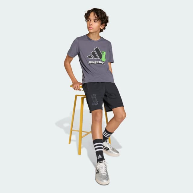 Detalle de Pantalón corto de entrenamiento Adidas Minecraft en color negro
