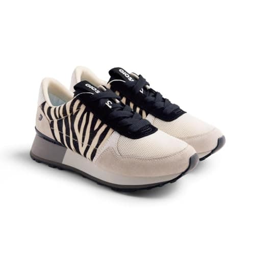 Detalle 2 de CHESANING Zapatillas piel estampado animal