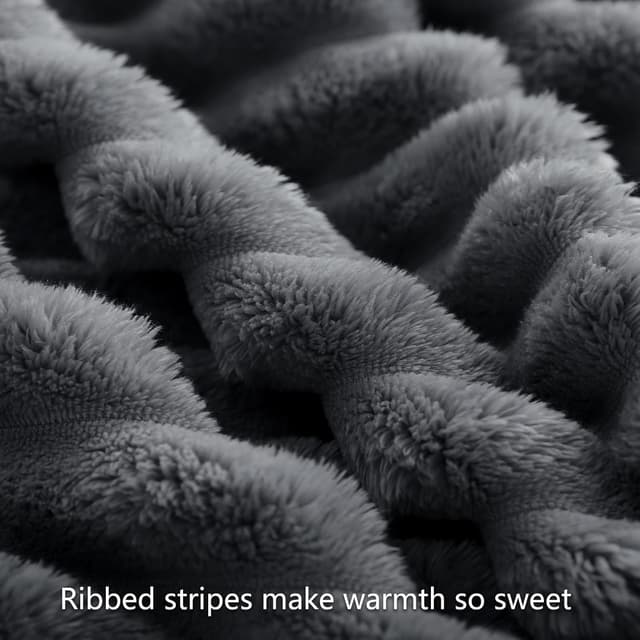 Detalle 2 de RUIKASI Kuscheldecke Grau 220x240 cm (XXL) – flauschige Fleece- und Sofadecke für Wohnzimmereinrichtung