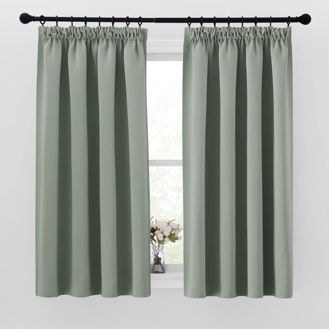 Detalle de PONY DANCE Sage Green Blackout Thermal Curtains (Short) – Pencil Pleat Room Darkening Pair with Hooks, W55 x L57