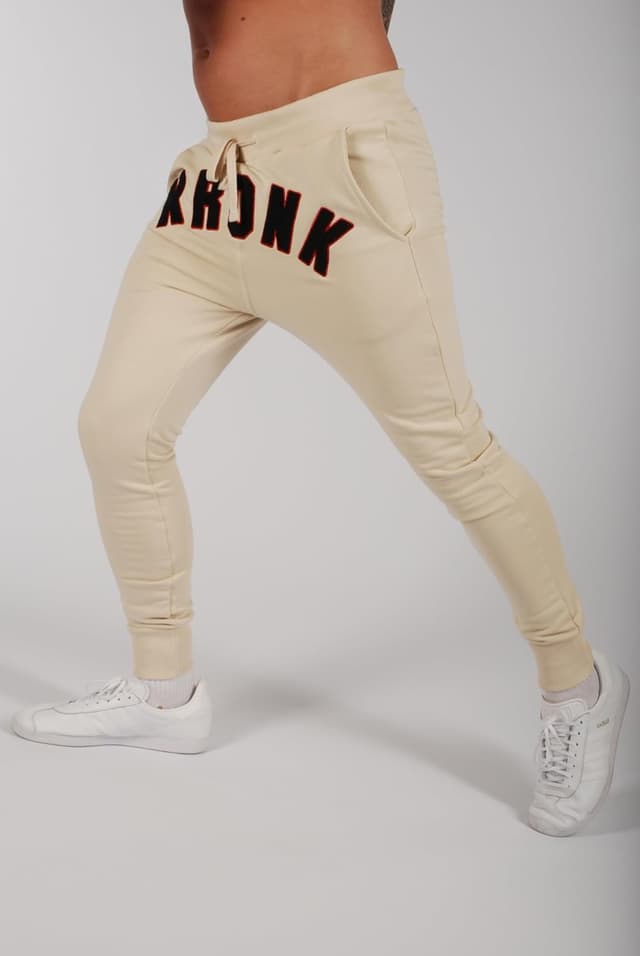 Detalle 2 de Kronk WAR Slim Fit Joggers — Athletic heavyweight cotton