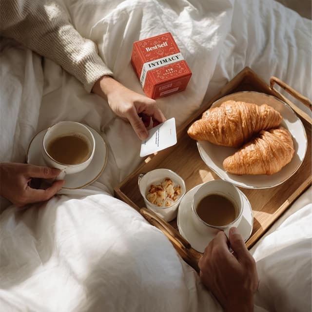 Detalle 2 de BestSelf Co. Intimacy Deck conversation cards 170 ๐ด