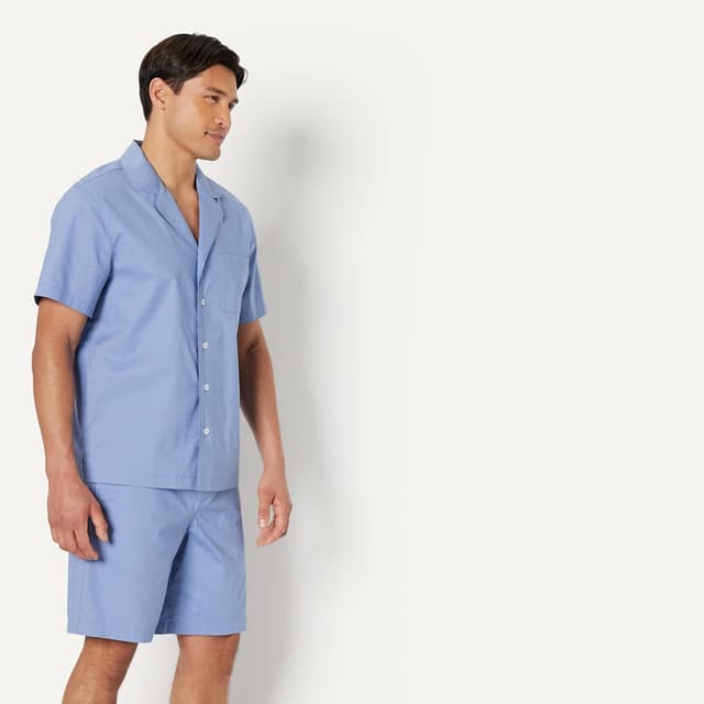 Detalle 2 de Amazon Essentials Herren-Schlafanzug-Set aus Baumwoll-Popeline mit kurzärmeligem Hemd und Shorts
