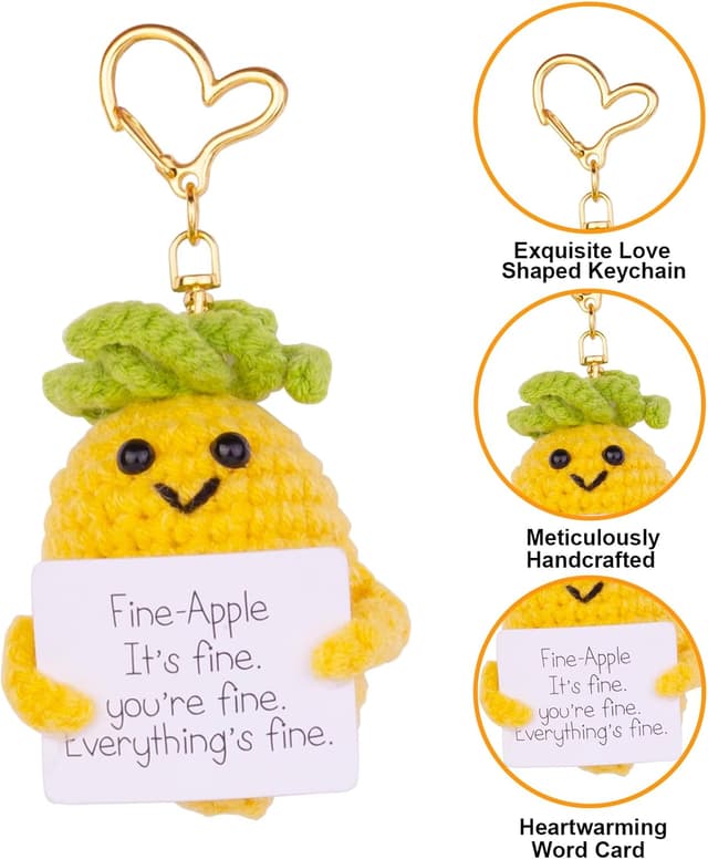 Detalle 2 de Mwmoeen „Lustige Positive Kartoffel“ Pocket-Hug – handgestrickte Kartoffelpuppe aus Wolle als Motivationsgeschenk