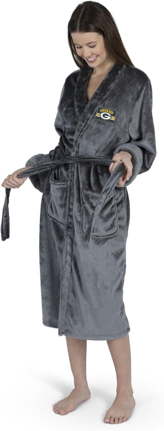 Detalle de NFL Silk Touch Women’s Robe S/M — Soft Polyester Bathrobe with Embroidered Team Graphics