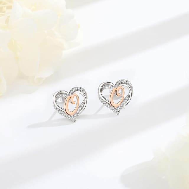 Detalle 2 de INFUSEU Buchstaben-Ohrstecker aus 925 Sterling Silber mit Herz-Design (Initial A–Z)