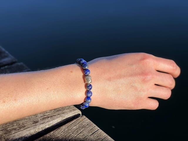 Detalle de BERGERLIN Buddha Armband mit echtem Naturstein (lapislazuli) – Naturstein geprüft in Deutschland