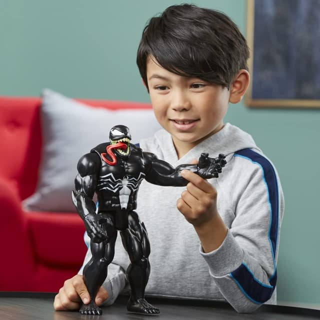 Detalle 2 de Marvel Venom Titan Hero 12-Inch Figure