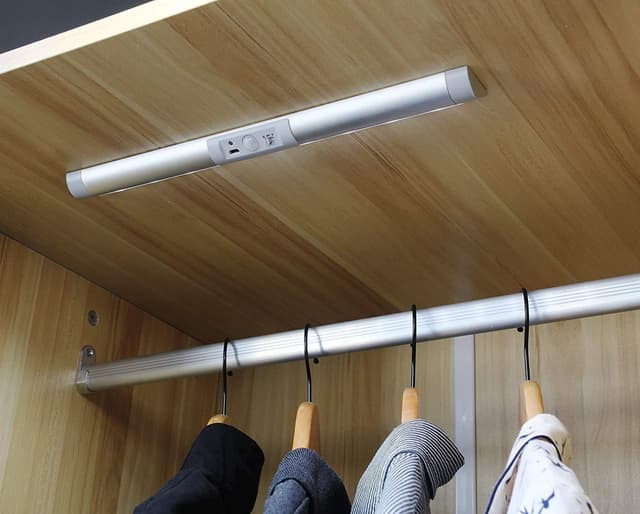 Detalle de Joyzy 2 Pack Motion Sensor Wardrobe Light with 9 LEDs, Wireless Rechargeable USB Charging