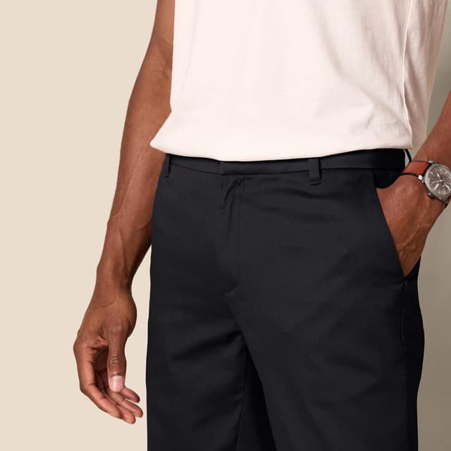Detalle de Amazon Essentials Men’s Wrinkle-Resistant Stretch Slim-Fit Chino Pants (Flat-Front, No Pleats)