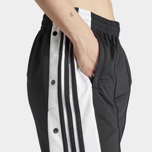 Detalle 2 de Adidas Adibreak pantalón mujer 70% reciclado