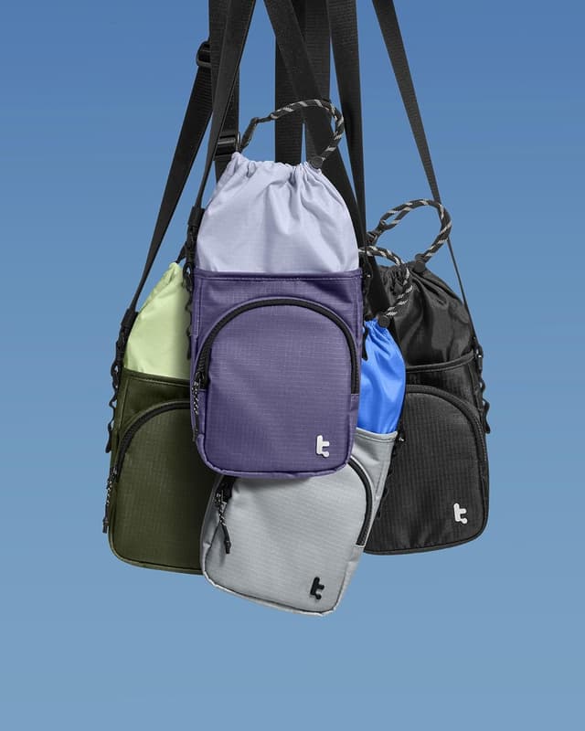 Detalle de tomtoc JoyCarry Sling Bag for Nintendo Switch 2 Slim Case – lightweight splash-resistant crossbody travel pouch