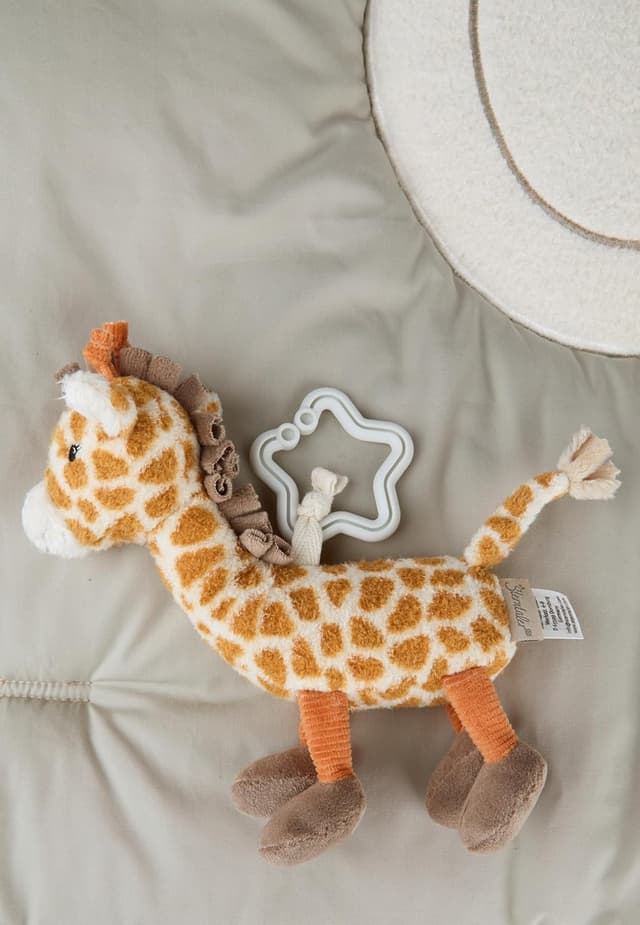 Detalle de Sterntaler Spielbogen Giraffe Kaya – Spieldecke mit weicher Liegefläche, Spiegel, Rassel, Knisterpapier & Quietsche, steingrau