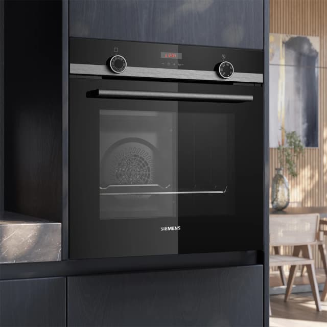 Detalle 2 de Siemens iQ300 HB574AER4 horno multifunción pirolítico