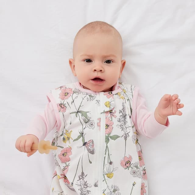 Detalle 2 de Duomiaomiao Baby Sleeping Bag 2 Pack 0.5 Tog Cotton Summer Sleep Sack (6–18 Months) – Flower & Pink