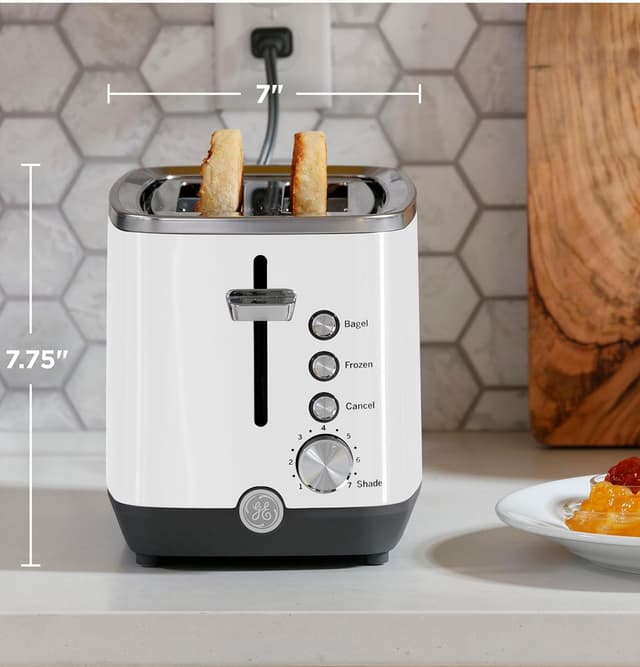 Detalle 2 de GE 2-Slice Toaster with Extra Wide Slots