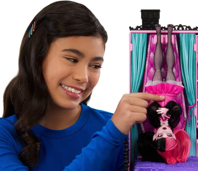 Detalle 2 de Monster High Boo-tique Hotel Doll House