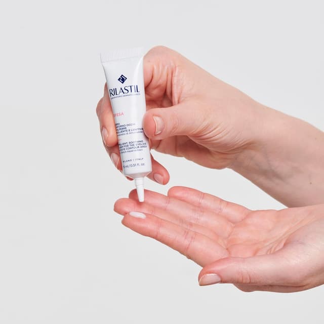 Detalle 2 de Rilastil Difesa pflegende & beruhigende Augenlid- und Augenkonturcreme (15 ml) für empfindliche, reizbare Haut