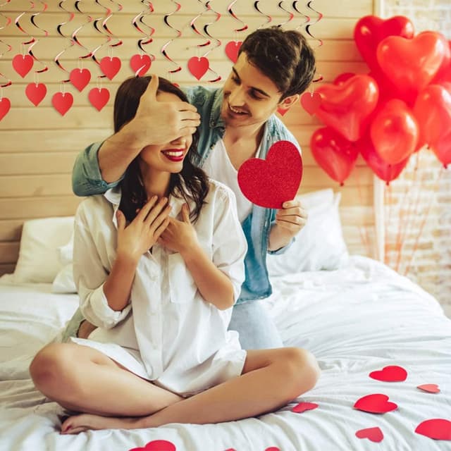 Detalle 2 de Dadabig 30 PCS Hanging Heart Swirls – Red Heart Spiral Garland for Valentines, Weddings, Parties & more