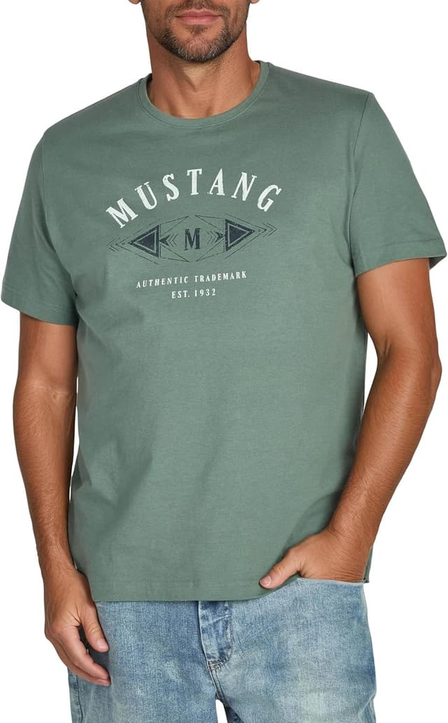 Detalle de MUSTANG Herren-T-Shirts im Regular Fit (4er-Set) aus Baumwolle, Rundhals Kurzarm mit Logoprint