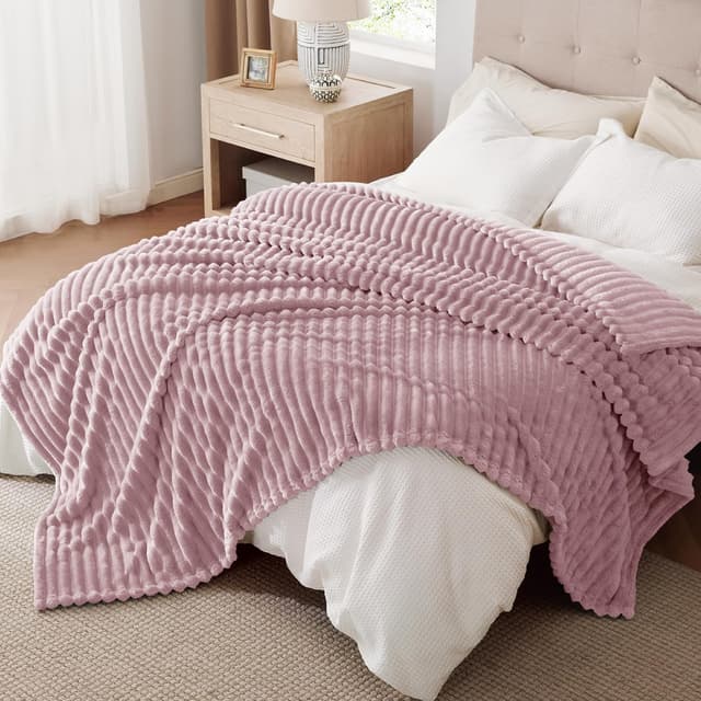 Detalle 2 de Bedsure King Size Bed Blanket (230x270 cm) – Fluffy Fleece Throw in Pink